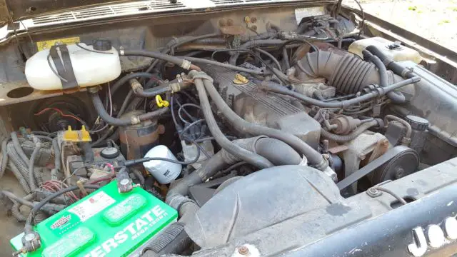 1998 jeep comanche 4x4. automatic 4.0 liter. runs and drives but need a lot
