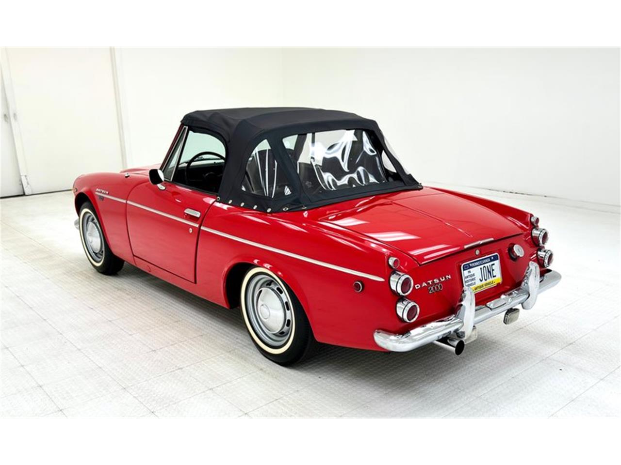 1968 datsun 2000