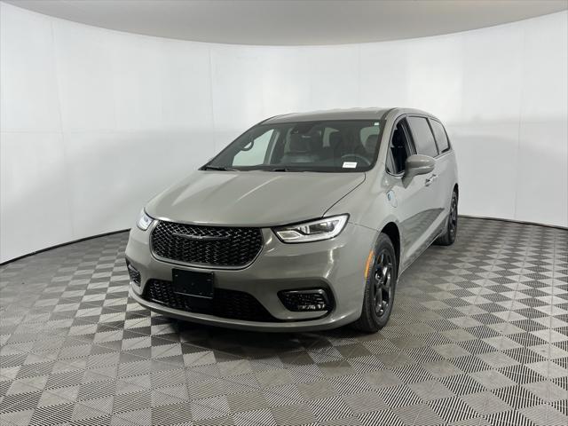2022 chrysler pacifica hybrid touring l