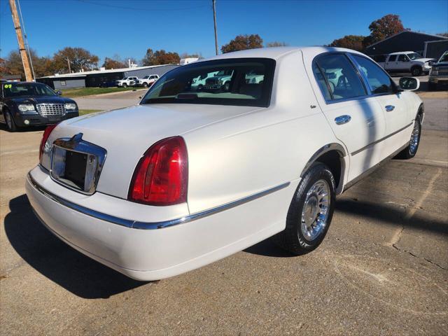 2002 lincoln town car cartier 4dr sedan