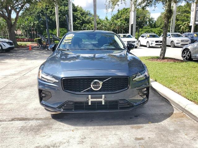 2024 volvo s60 b5 plus dark theme