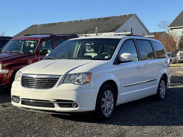 2011 chrysler town & country touring-l