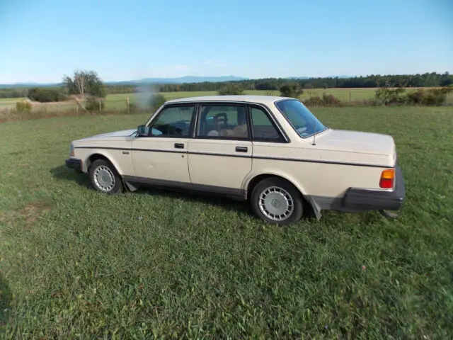 1988 volvo 240dl 20000miles runsgreat classic collectible needs restoration