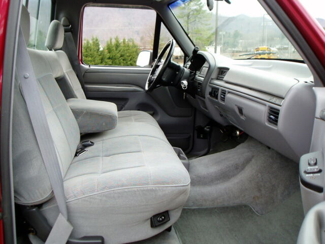 1994 ford f-150 xlt 4x4 ... super nice truck .. must see