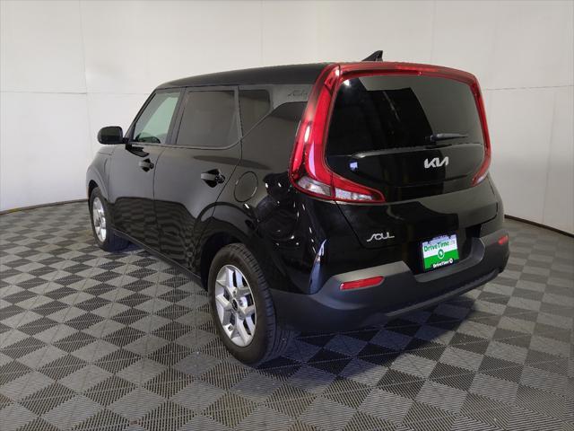 2022 kia soul lx