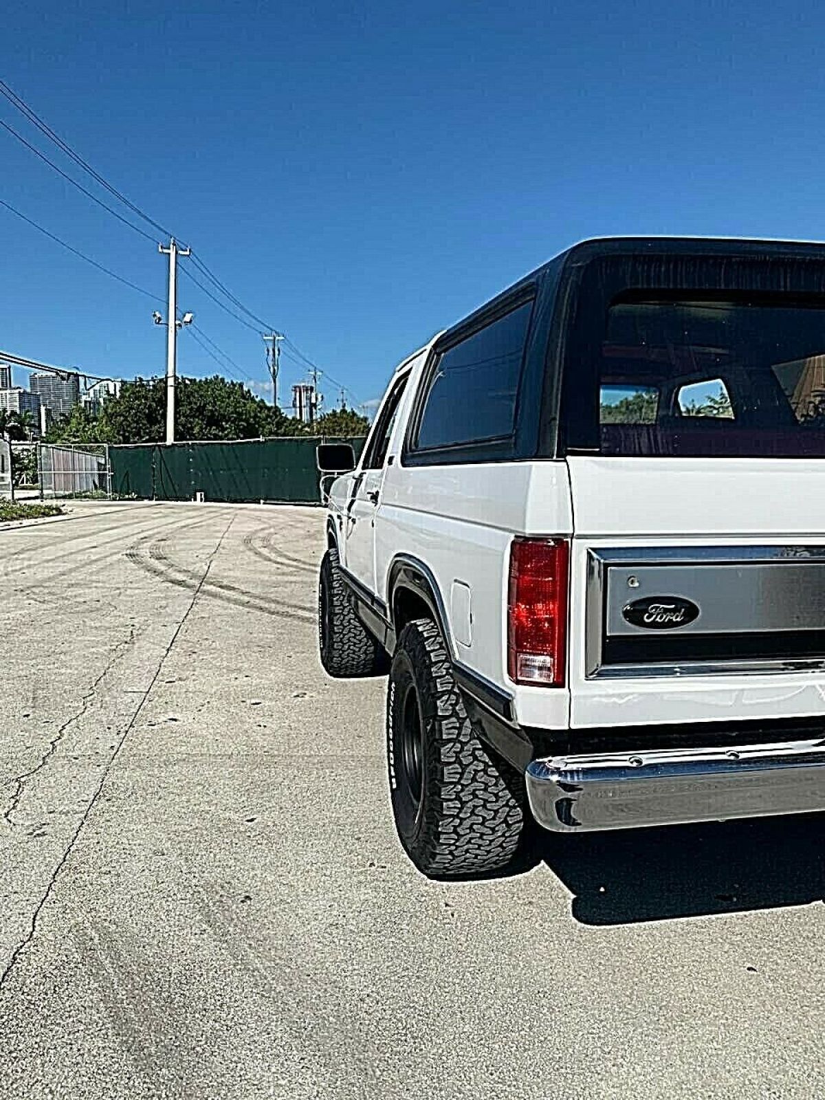 1981 ford bronco v8 5.0 - restored