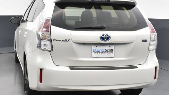 2017 Toyota Prius v (+)