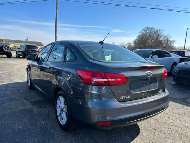 2016 ford focus se
