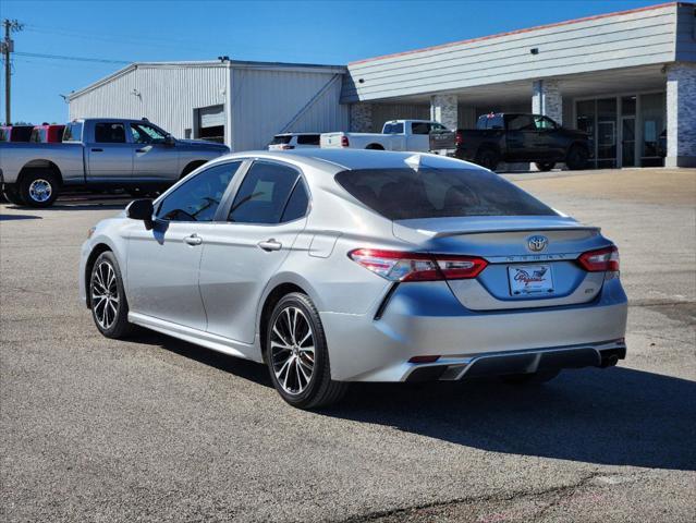 2020 toyota camry se