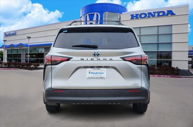 2021 toyota sienna xle 8 passenger