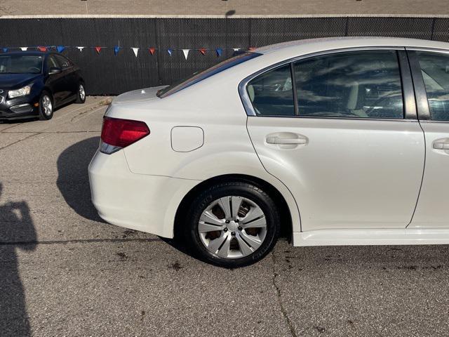 2012 subaru legacy base