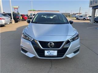 2022 Nissan Versa sr
