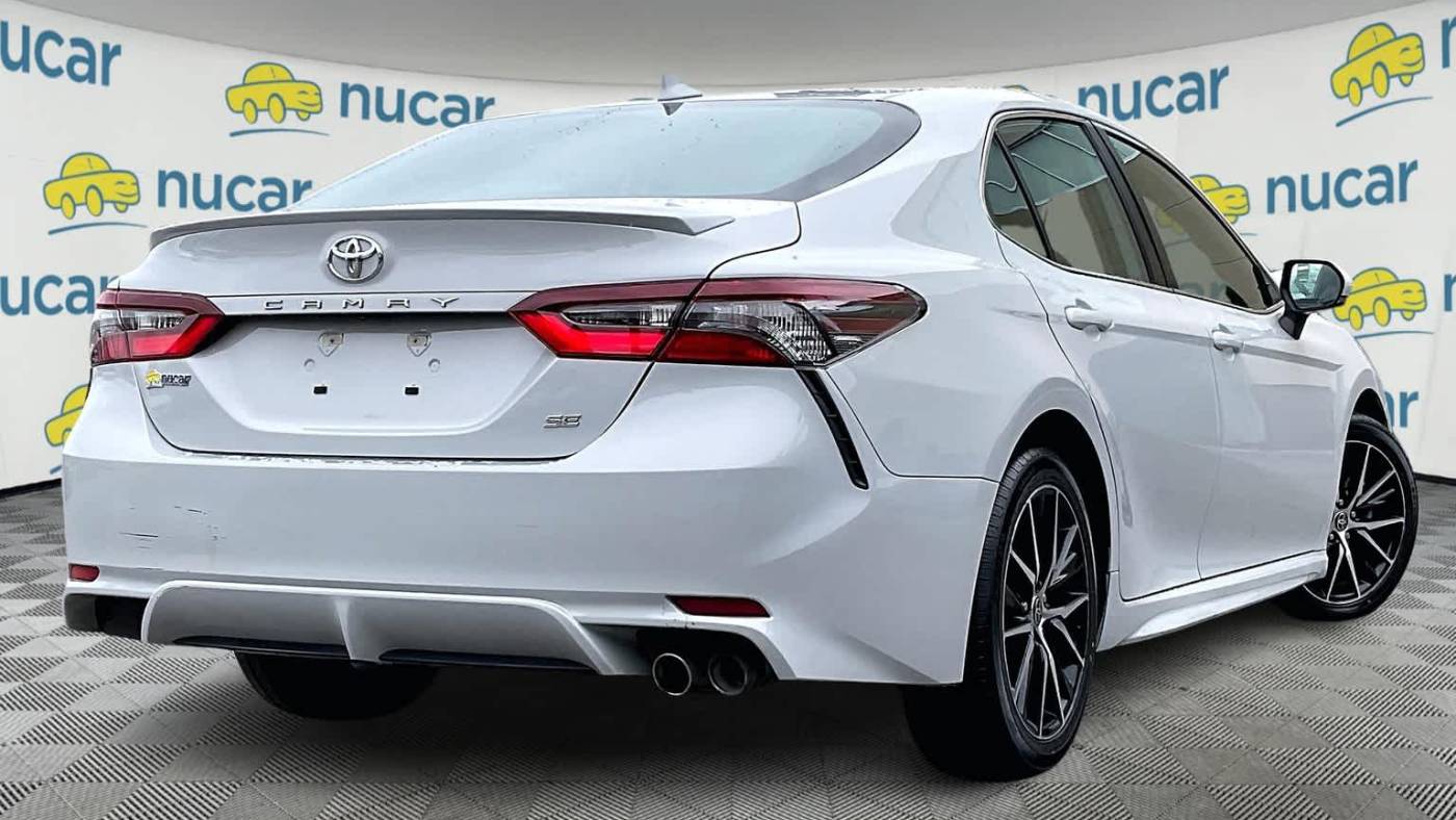 2022 toyota camry se