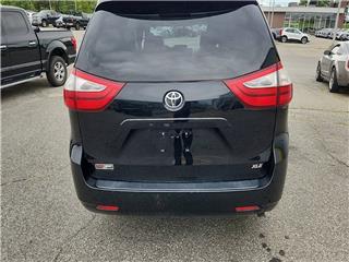 2017 Toyota Sienna xle premium 8-passenger