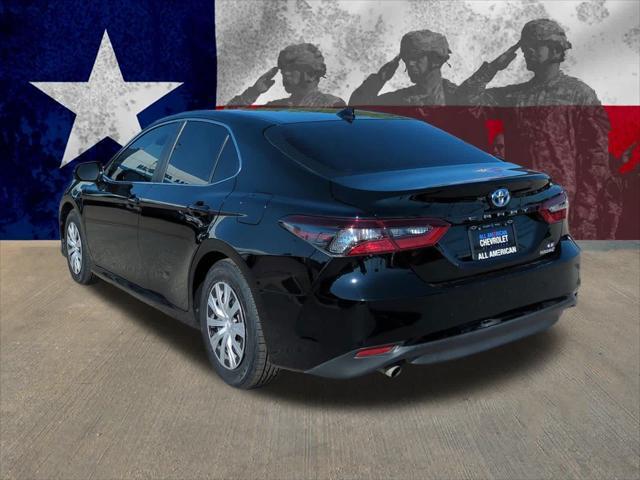 2022 toyota camry hybrid le