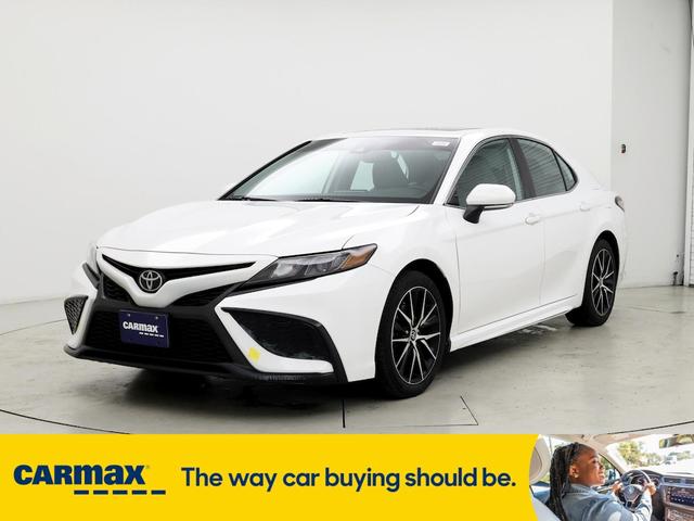2022 toyota camry se
