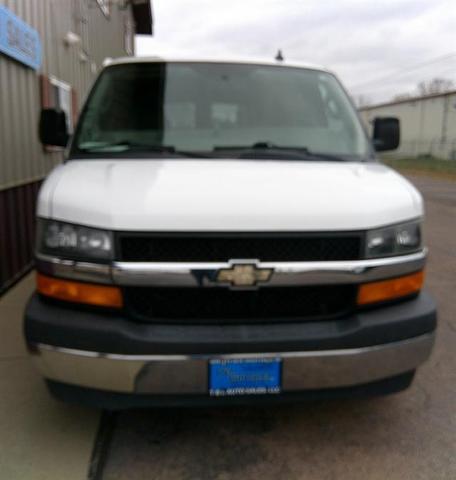 2017 chevrolet express 2500 lt