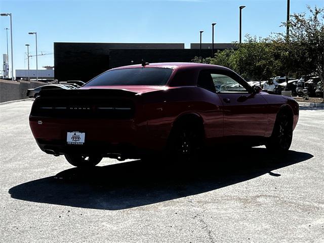 2016 dodge challenger sxt