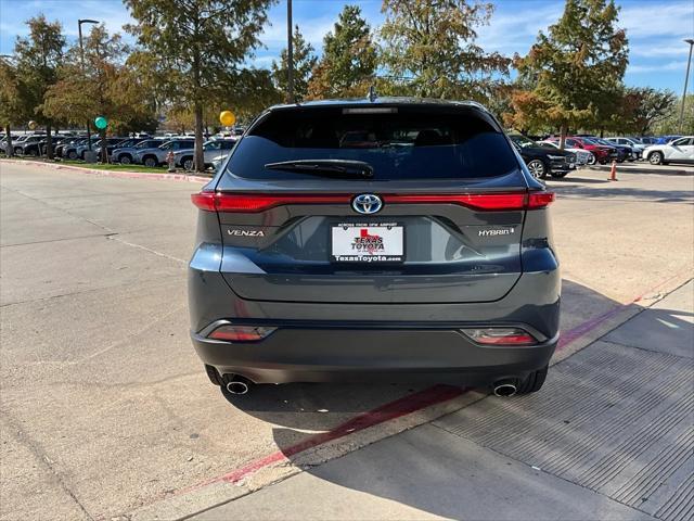 2021 toyota venza le
