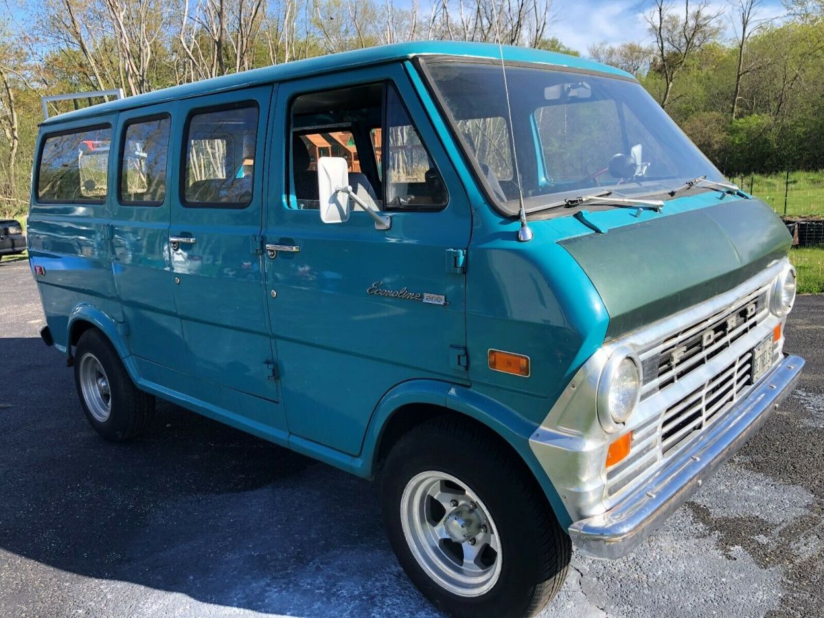 1970 ford econoline 200, v8 302, three on the tree