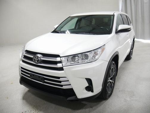 2017 toyota highlander in milwaukee, wisconsin
