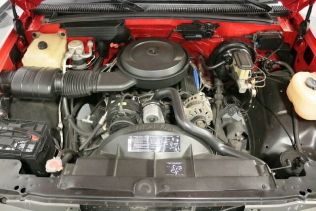 chevy shortbed, 4x4, 5.7l v8, auto, air, red