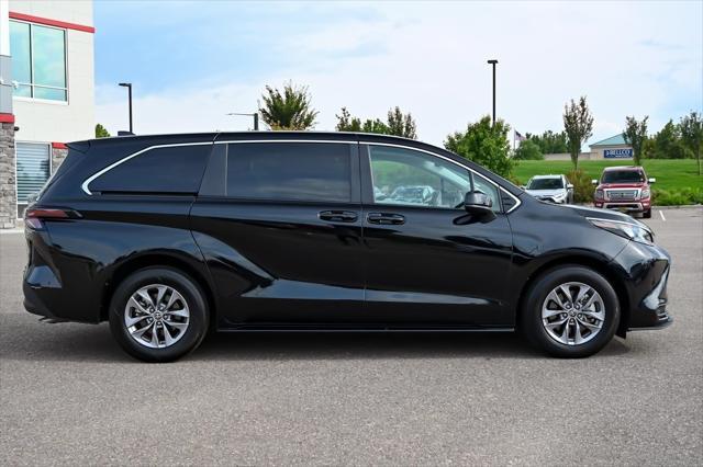 2024 toyota sienna le