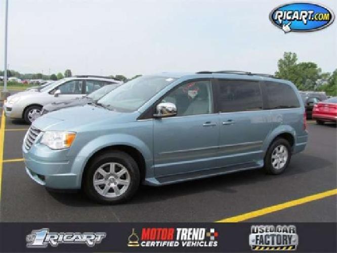 2010 chrysler town & country touring in columbus, oh