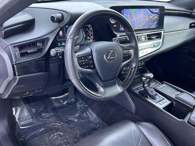 2022 lexus es 300h luxury