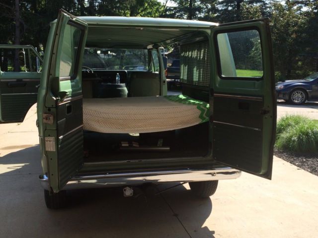 low miles ford club wagon château 1973 van e 100 econoline vintage 87,800 k
