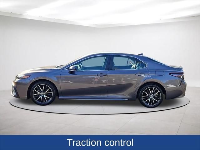 2022 toyota camry se