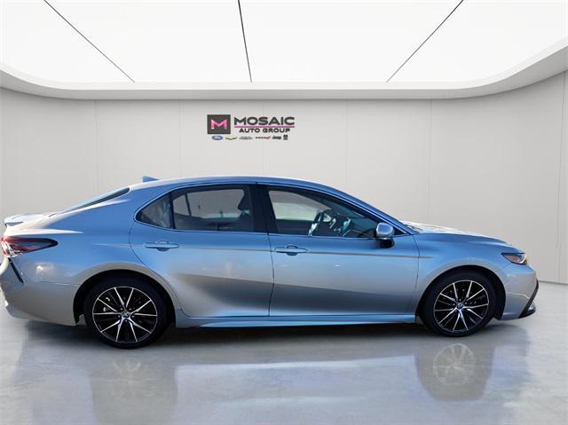 2022 toyota camry se