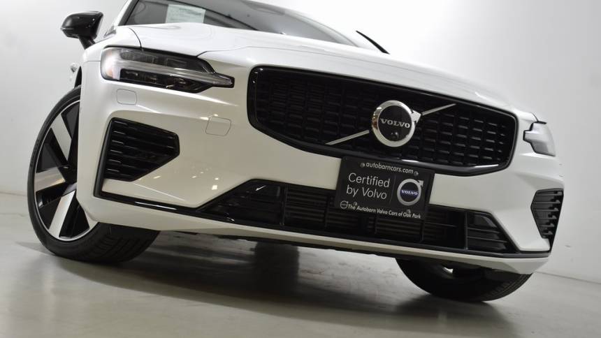 2024 volvo s60 recharge t8 ultimate dark theme