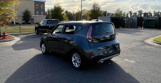 2023 kia soul lx