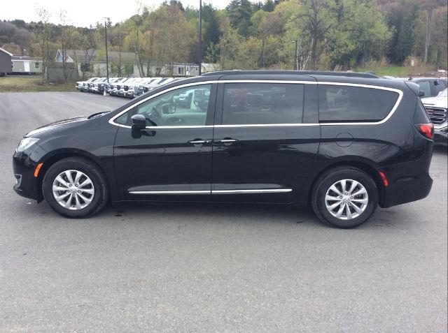 2017 chrysler pacifica touring-l touring-l 4dr mini-van for sale in montpelier, vermont