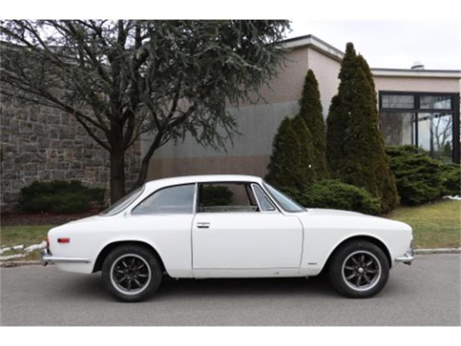 1974 alfa romeo 2000 gt in astoria, new york