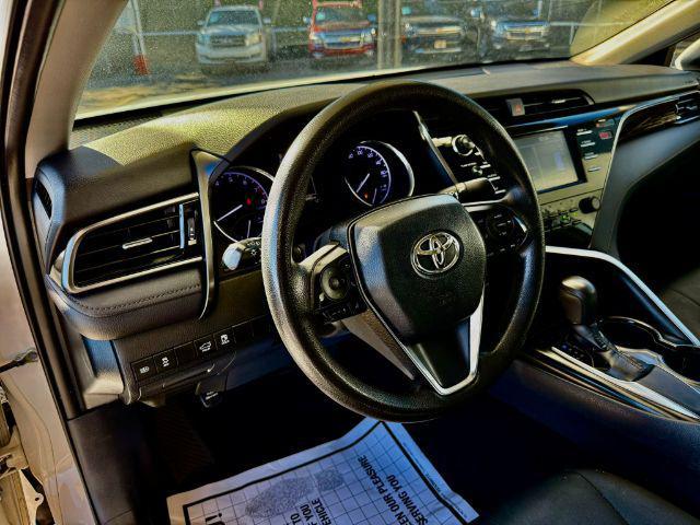 2019 toyota camry le