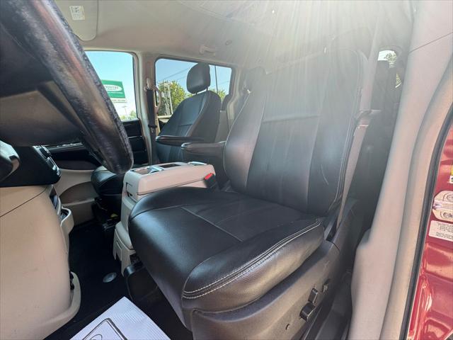 2016 chrysler town & country touring