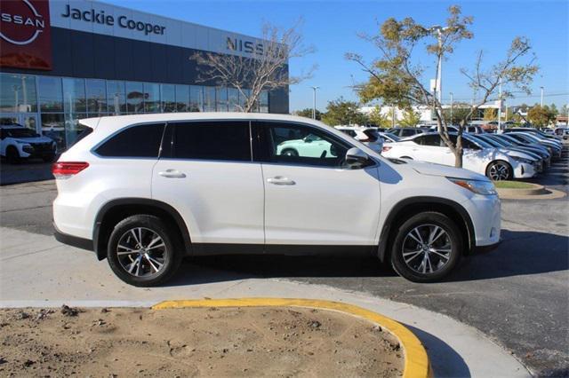 2019 toyota highlander le i4