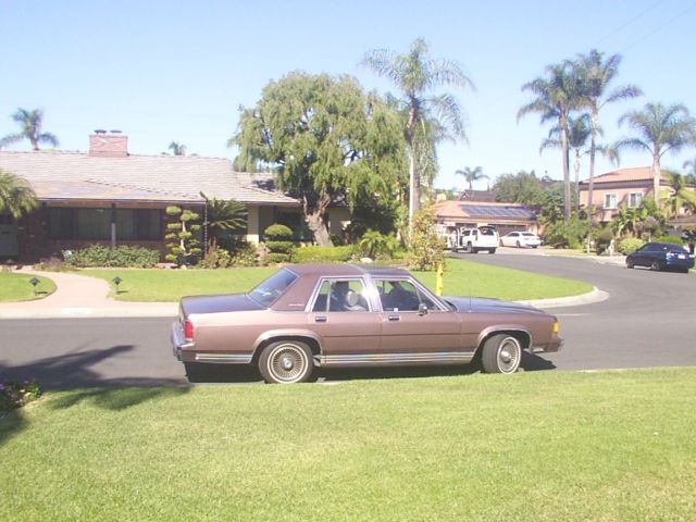 1989 ford crown victoria 4 door