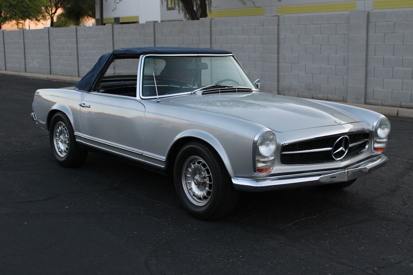 1967 mercedes 200-series