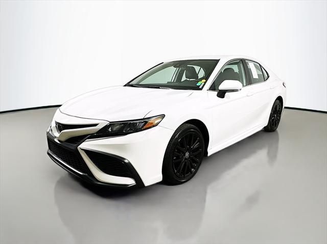 2022 toyota camry se