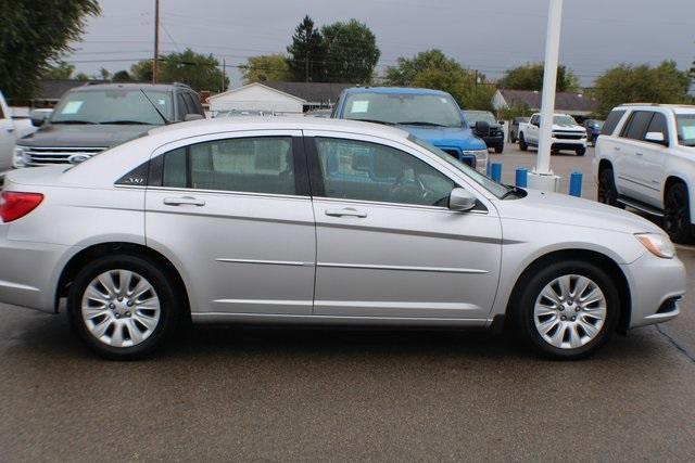 2011 chrysler 200 lx