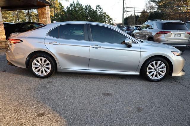 2019 toyota camry le
