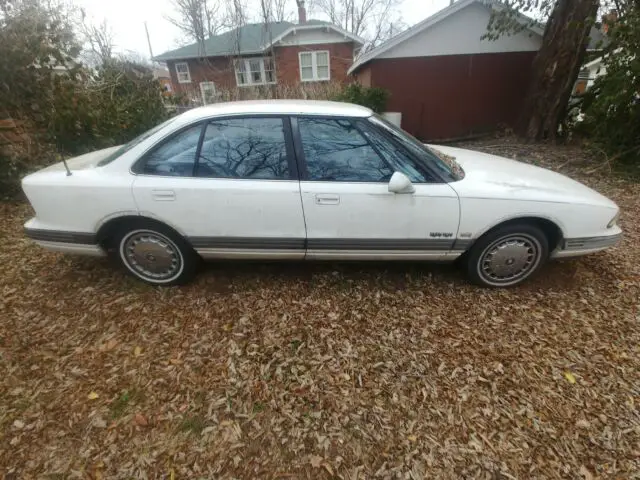 1992 oldsmobile eighty-eight, seats 6, runs, needs a jump, passed inspection
