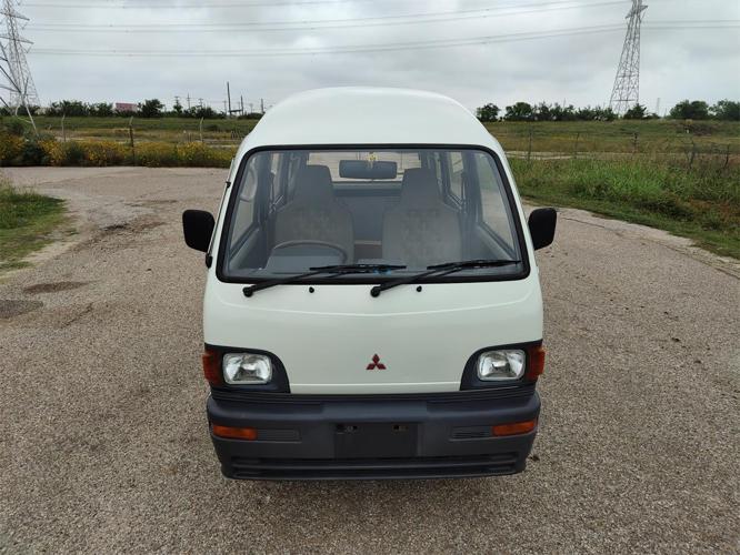 1995 mitsubishi minicab in freeport, texas
