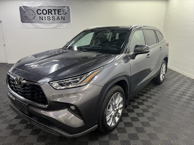 2022 toyota highlander limited