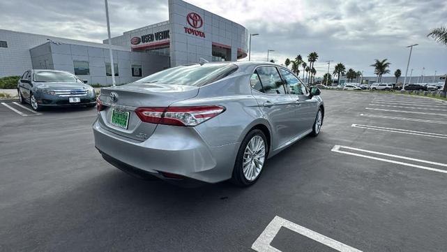 2020 toyota camry hybrid xle
