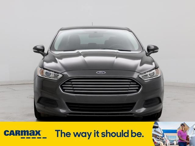 2016 ford fusion se