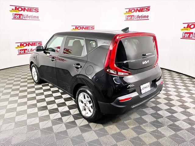 2022 kia soul lx